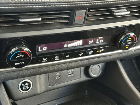 Used 2023 Nissan Rogue SV FWD image 20