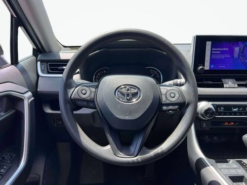 Used 2025 Toyota RAV4 XLE FWD image 15