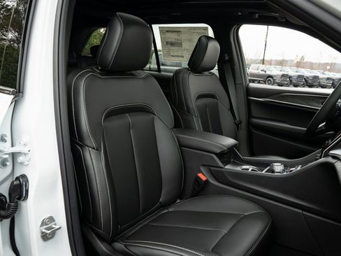 New 2025 Jeep Grand Cherokee Limited w/ Black Appearance Package image 22