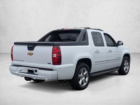 Used 2012 Chevrolet Avalanche LTZ RWD image 5