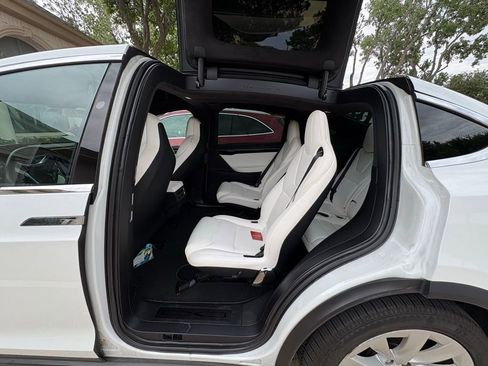Used 2018 Tesla Model X 75D AWD/4WD image 9
