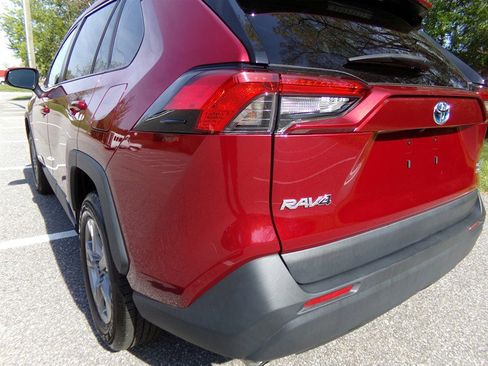 Used 2022 Toyota RAV4 XLE w/ Convenience Package image 8