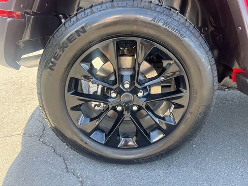 Certified 2025 Jeep Wrangler Unlimited Sahara AWD/4WD image 11