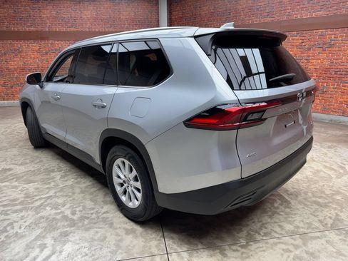 Used 2024 Toyota Grand Highlander AWD image 3