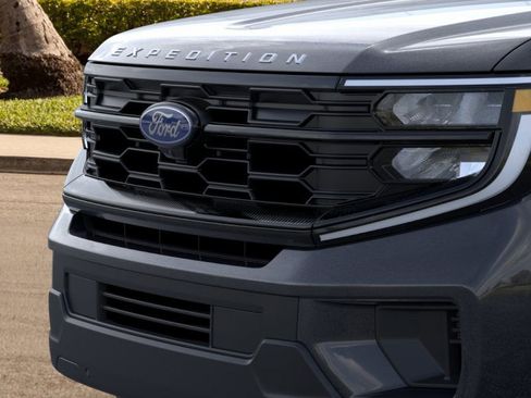 New 2025 Ford Expedition Active image 17