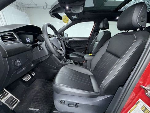 Used 2024 Volkswagen Tiguan SE R-Line AWD/4WD image 5