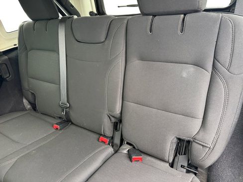 Used 2020 Jeep Wrangler Unlimited Sahara AWD/4WD image 6