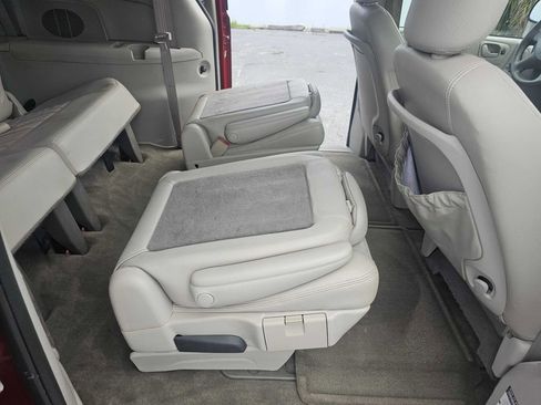 Used 2005 Chrysler Town & Country Touring w/ Leather Interior Group image 19