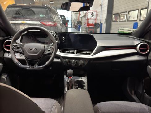 Used 2024 Chevrolet Trax RS image 12