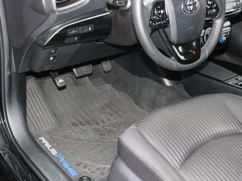 Used 2021 Toyota Prius Prime LE image 42