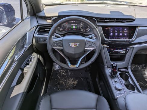 Certified 2025 Cadillac XT6 Sport w/ LPO, Floor Liner Package AWD/4WD image 15