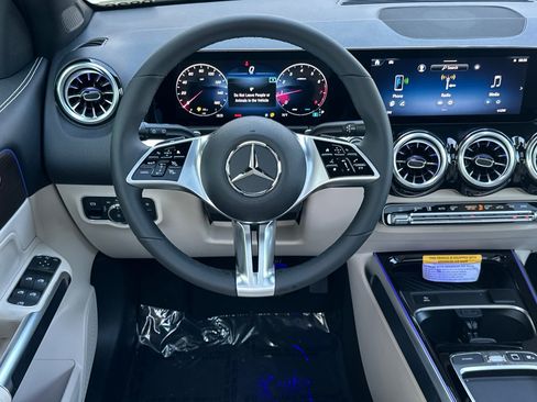 New 2025 Mercedes-Benz GLB 250 4MATIC image 14