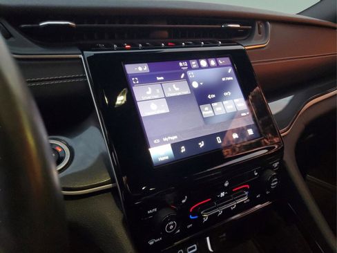 Certified 2022 Jeep Grand Cherokee L Altitude image 20