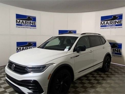 Used 2023 Volkswagen Tiguan SE R-Line image 6