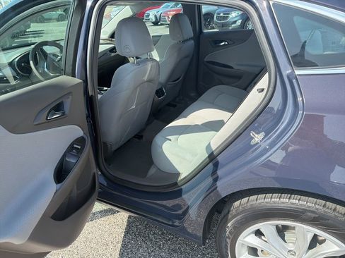 Used 2025 Chevrolet Malibu LT image 3