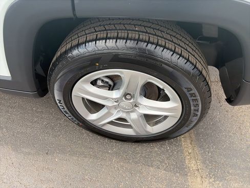 Used 2023 Jeep Compass Latitude w/ Convenience Group image 21