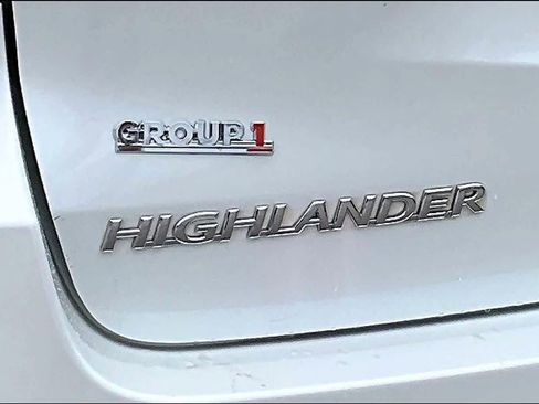 Used 2015 Toyota Highlander Plus FWD image 30