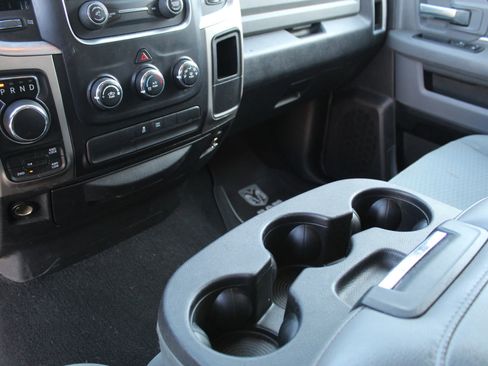 Used 2016 RAM 1500 Classic SLT AWD/4WD image 33