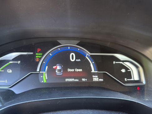 Used 2018 Honda Clarity Plug-In Hybrid image 16