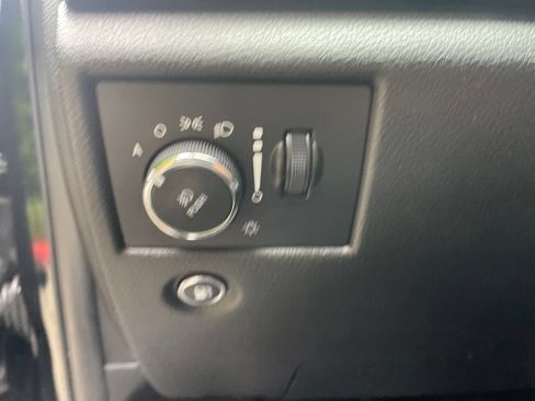 Used 2018 Jeep Grand Cherokee Overland AWD/4WD image 10