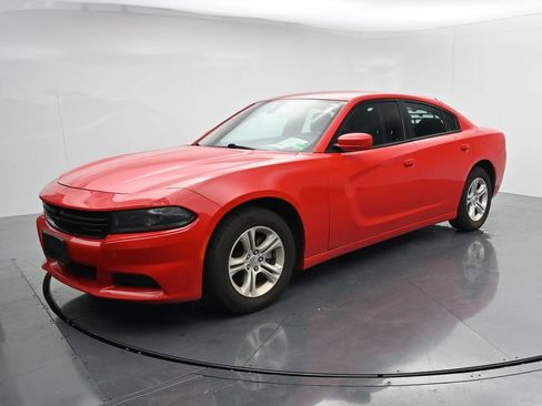 Used 2022 Dodge Charger SXT RWD image 4