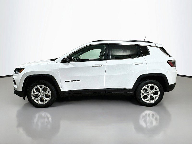 Used 2024 Jeep Compass Latitude AWD/4WD image 4