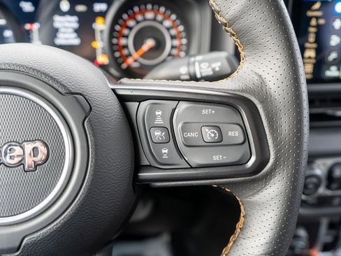 Used 2025 Jeep Gladiator Mojave image 21