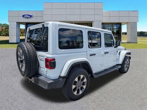 Used 2018 Jeep Wrangler Unlimited Sahara w/ LED Lighting Group AWD/4WD image 2