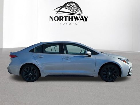 Used 2024 Toyota Corolla SE w/ SE Premium Package image 3