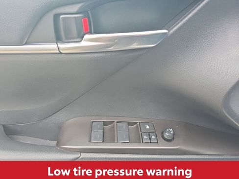 Used 2024 Toyota Camry SE image 19