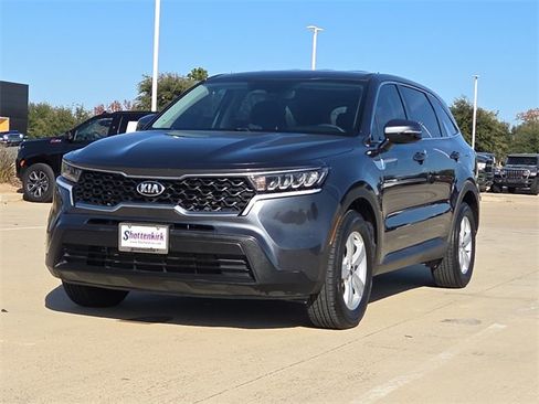 Used 2021 Kia Sorento LX image 3