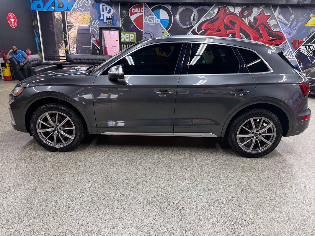 Used 2021 Audi SQ5 Premium Plus w/ Premium Plus Package AWD/4WD image 2