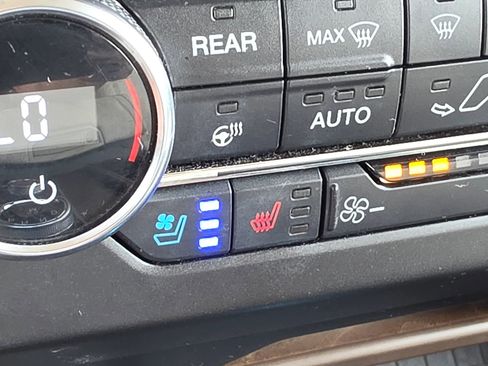 Used 2018 Ford Expedition Platinum image 30