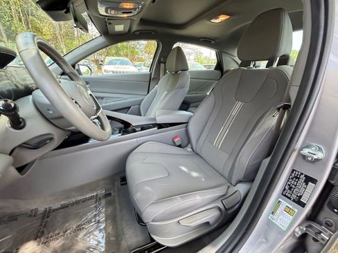 Used 2025 Hyundai Elantra SEL FWD image 38