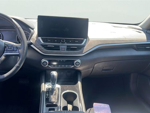 Used 2023 Nissan Altima 2.5 SL FWD image 9
