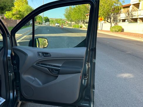 Used 2019 Ford Transit Connect XL image 40