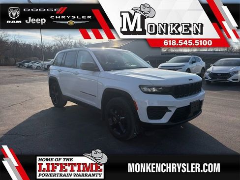 Used 2023 Jeep Grand Cherokee Altitude image 1