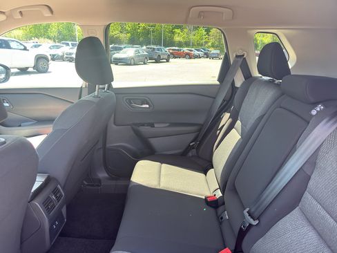 Certified 2026 Nissan Rogue SV AWD/4WD image 32