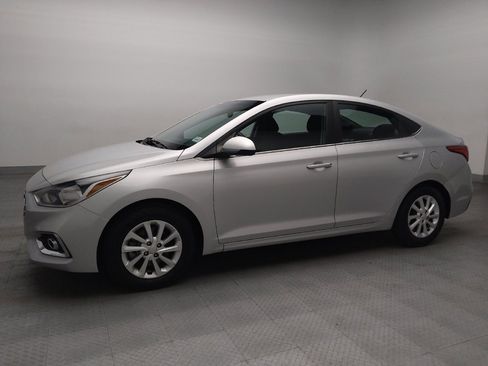 Used 2022 Hyundai Accent SEL FWD image 2