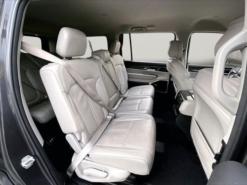 Used 2022 Jeep Wagoneer Series III image 24