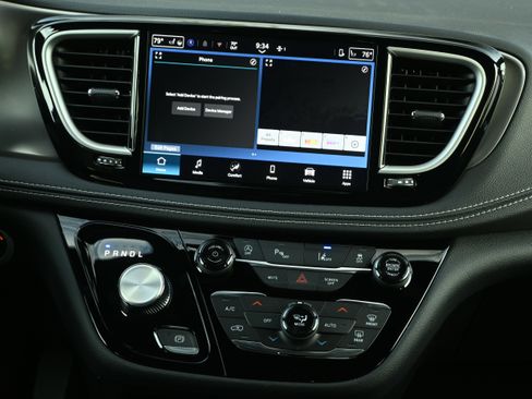 New 2026 Chrysler Pacifica Select image 5