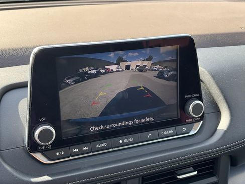 Used 2023 Nissan Rogue SV FWD image 8