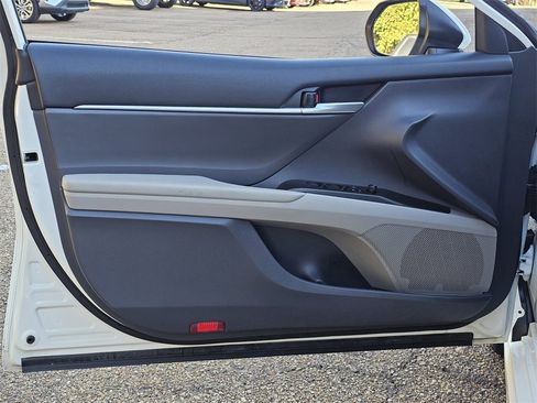 Used 2024 Toyota Camry SE image 14