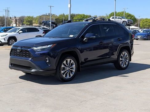 Used 2023 Toyota RAV4 XLE Premium image 10