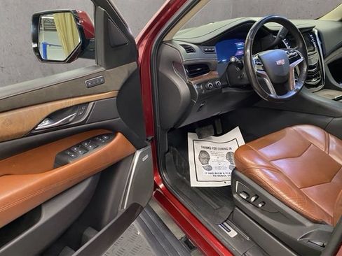 Used 2020 Cadillac Escalade Premium Luxury AWD/4WD image 20