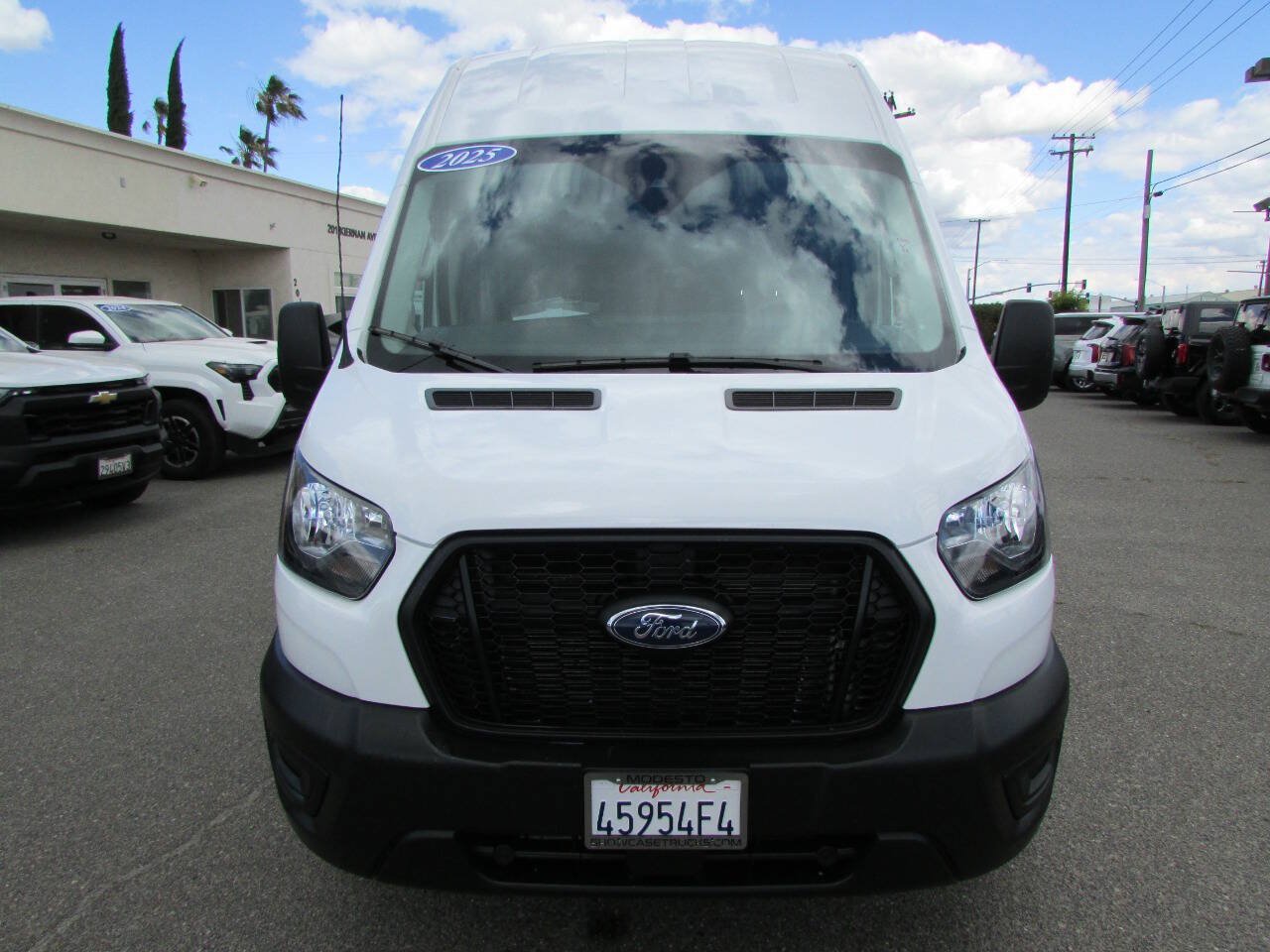 Used 2025 Ford Transit 250 148 High Roof Extended RWD image 3