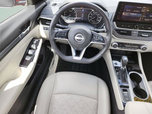 Used 2023 Nissan Altima 2.5 SL AWD/4WD image 16