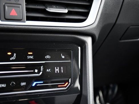 New 2026 Volkswagen Taos SE image 13