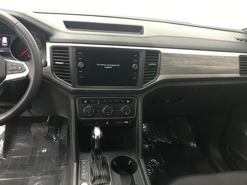 Used 2021 Volkswagen Atlas Cross Sport SE image 16