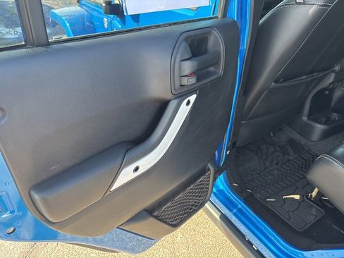 Used 2014 Jeep Wrangler Unlimited Sahara image 10